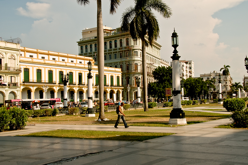 Фото жизнь (light) - Alexander T - взгляд на Кубу - две стороны одной улицы 1