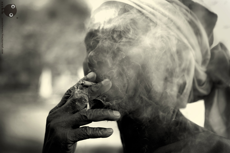 Фото жизнь - cococinema - корневой каталог - The smoking man from Varanasi.