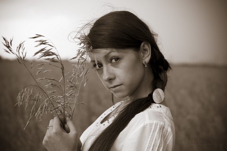 Фото жизнь (light) - Yulia_E - женские портреты - в поле