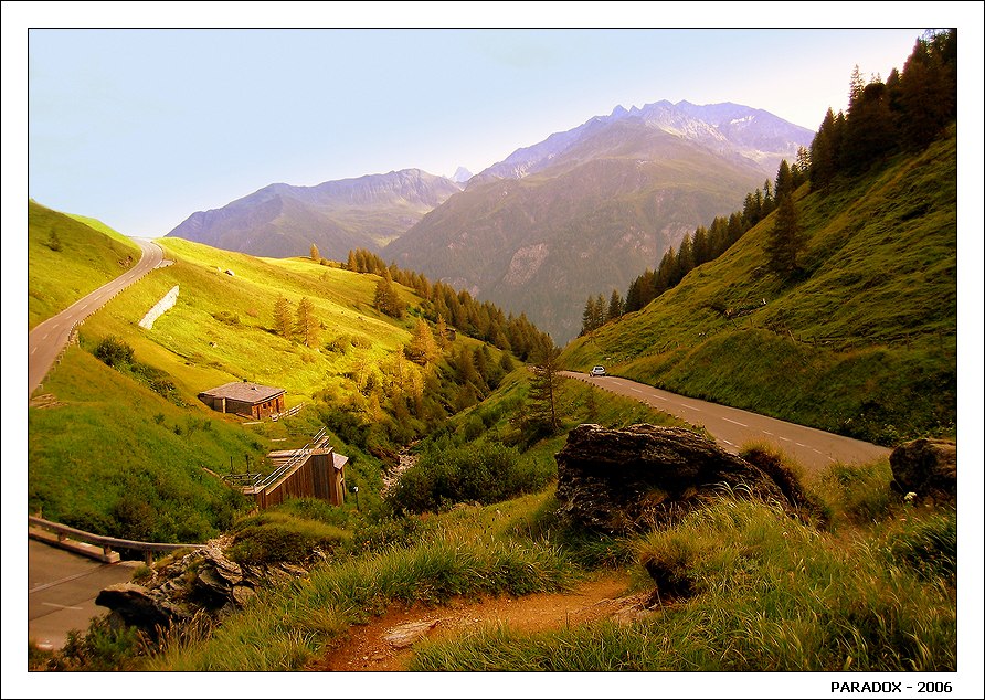 Фото жизнь (light) - PARADOX - Австрийских Альп очарованье и Доломитов волшебство - По горной дороге уходит авто