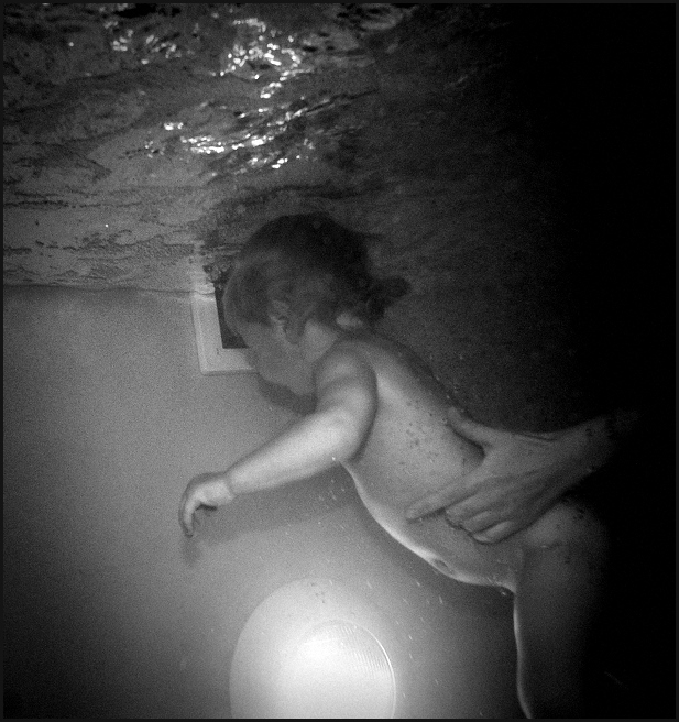 Фото жизнь (light) - Eland - Underwater - любопытство.. ребенок- и под водой ребенок