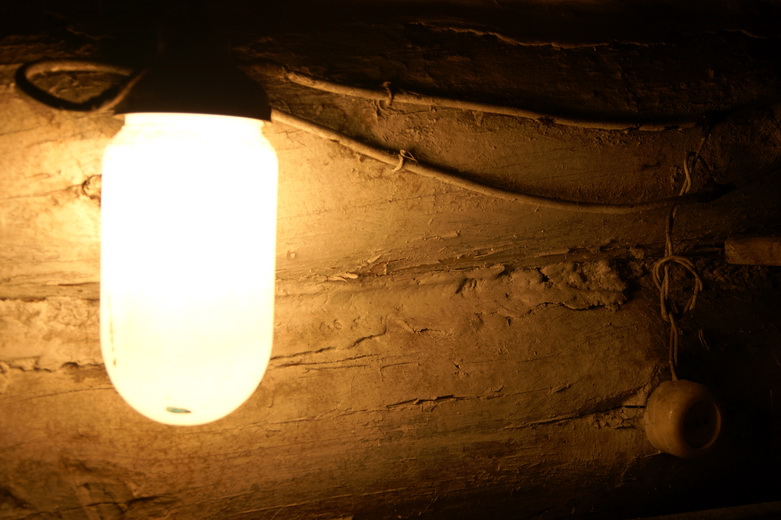 Фото жизнь (light) - Eldar Khametov - корневой каталог - Свет в тёмных стенах...