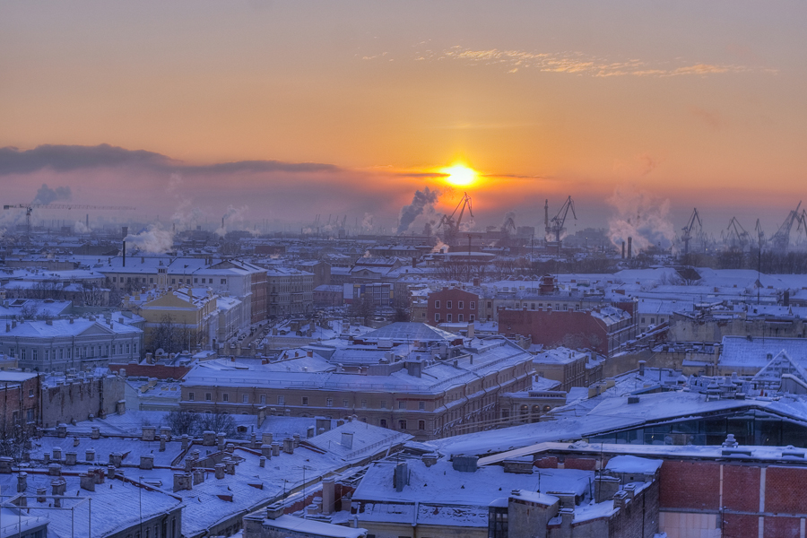 Холодный закат Петербурга