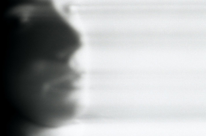 Фото жизнь - Виктор Панфилов - Пленка - очень концептуальная фотография с притянутым за уши глубоким смыслом о призрачности бытия и размытости границ между черным и белым