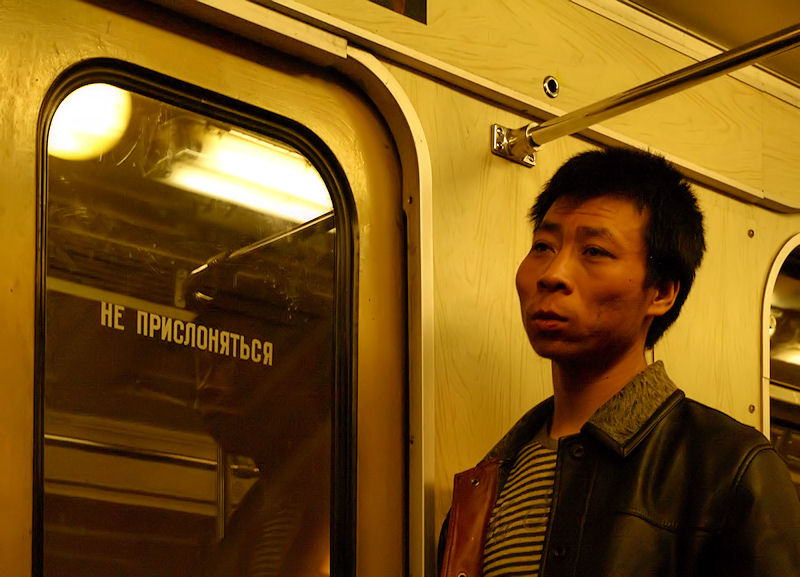 Фото жизнь (light) - SCHRAIBIKUS -  - Один из многих миллионов,пассажиров московского метро...