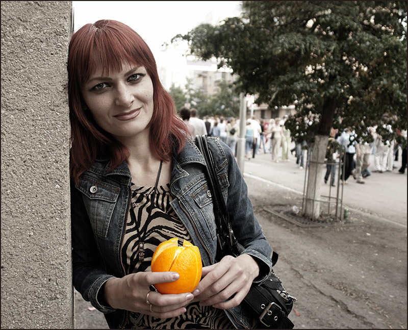 Фото жизнь (light) - Aushra - портрет жанровый - одинокий апельсин