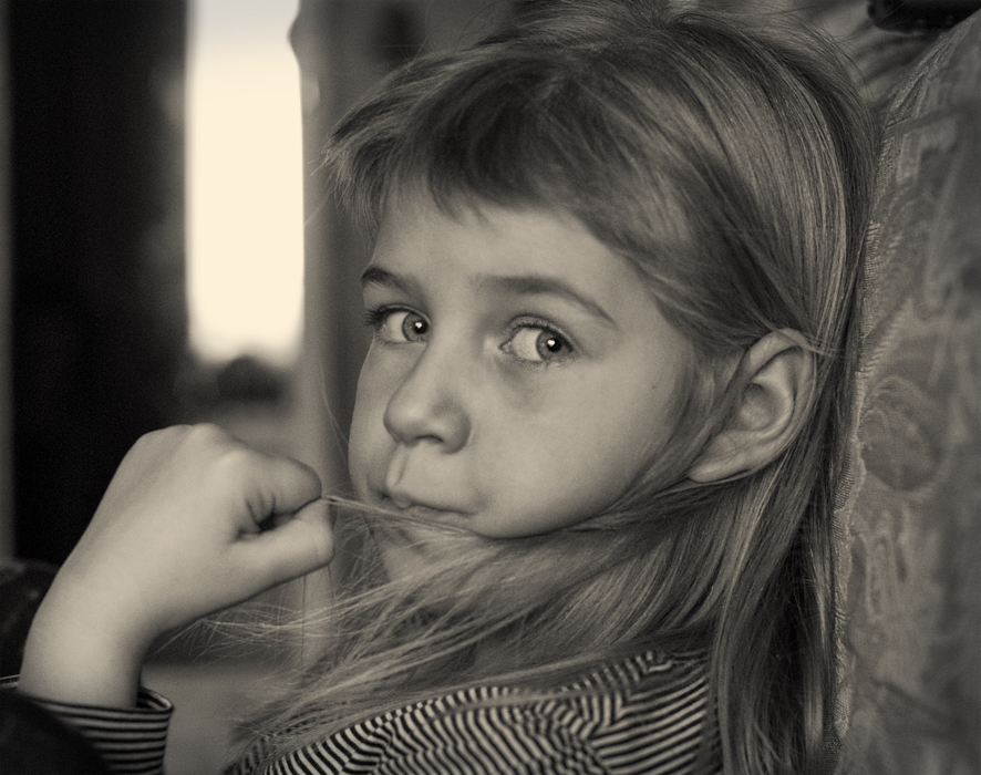 Фото жизнь (light) - Verendey - Детские портреты  - Ася задумчивая