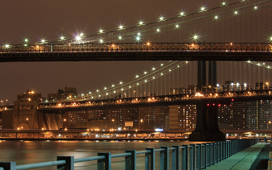 Фото жизнь (light) - NJTRANSIT - NEW YORK - BROOKLYN AND MANHATTAN BRIDGE AT NIGHT