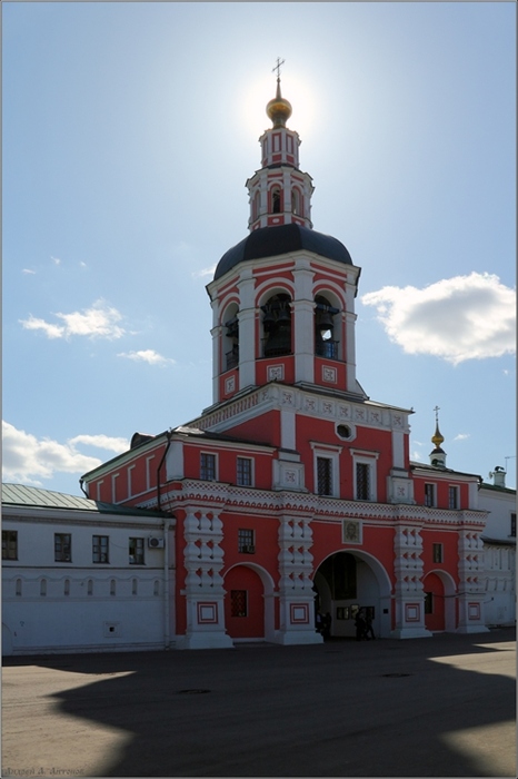 Колокольня Данилова монастыря.