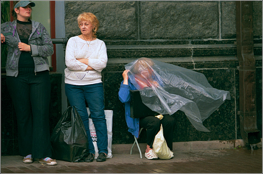 Фото жизнь (light) - p2stepan2 - корневой каталог - три женщины под дождём