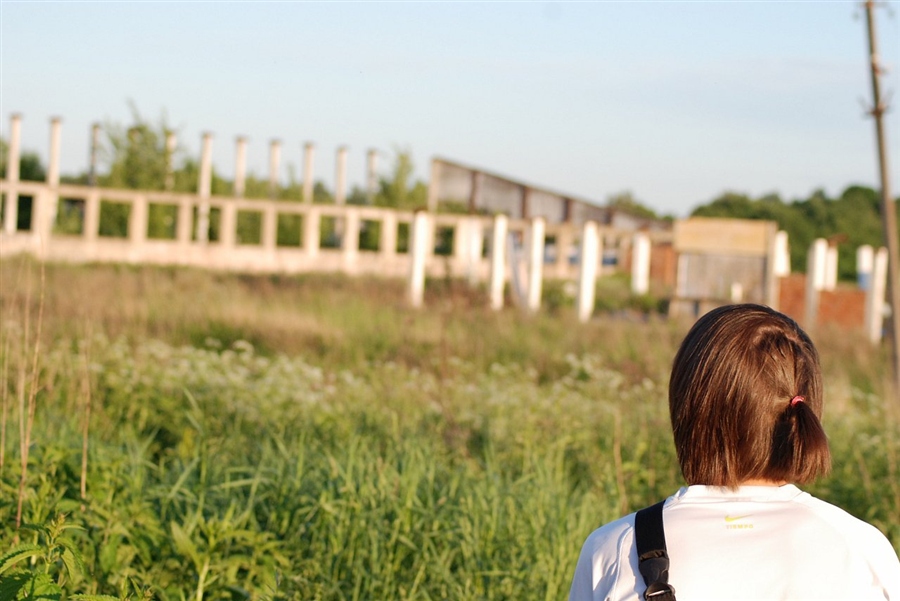 Одинокая девочка