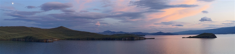 Вечерний взгляд с острова Ольхон на Материк.