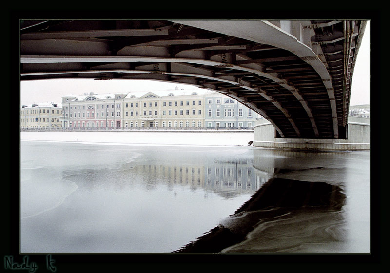 Фото жизнь (light) - Надежда Квитка - ПАПКА: РАБОТЫ, ПЕРЕНЕСЕННЫЕ С  PHOTOSIGHT.ru - И снова мост... Вода не быстрая... В ней отраженье хрупко-льдистое..