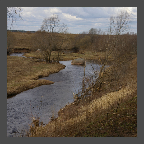 Фото жизнь (light) - natabos - корневой каталог - Весенний пейзаж с рекой и каменюкой в русле.