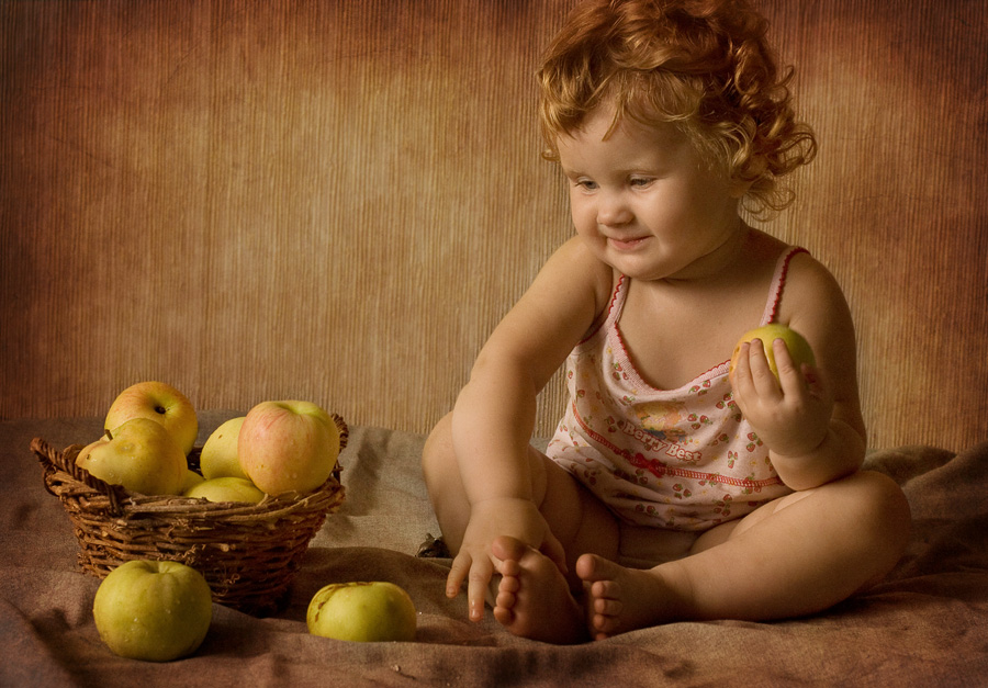 Фото жизнь (light) - Ольга Енаева - портреты - яблочки для Алиски