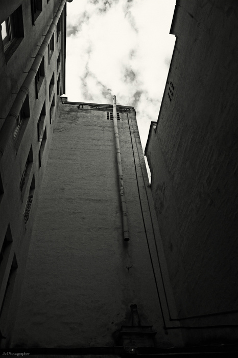 Фото жизнь (light) - MaxxBaranov - Питерские дворы - зазеркалье  - Потерянная нога