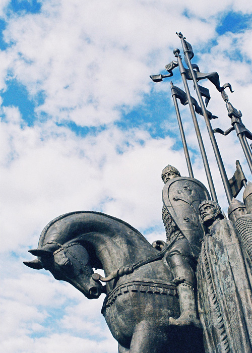 Монумент русским воинам и Великому князю А.Невскому на горе Соколиха.