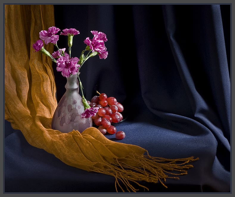 Фото жизнь (light) - eduard62 - Натюрморт. - Виноград и цветы.