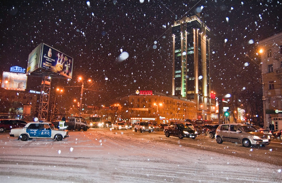 Вечерний снегопад в центре города