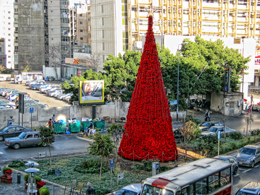 Фото жизнь - Maria V. Gorskaya - ЛИВАНСКИЕ ХРОНИКИ (LEBANESE CHRONICLES ) - В кадре  - Новогодняя елка в Бейруте, центральная улица Вердан