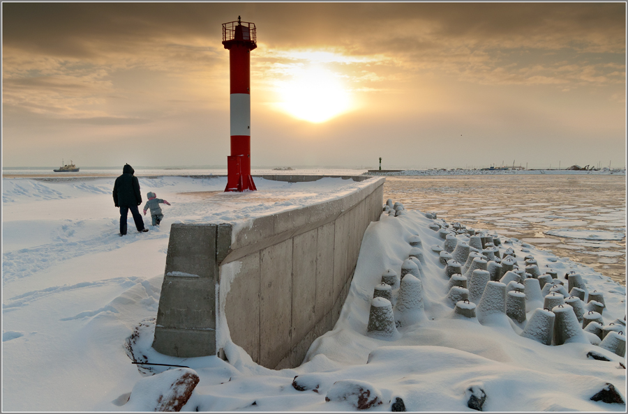 Фото жизнь (light) - Владимир Пальчик - Кронштадт и его окрестности - На маяке в гавани базы Литке