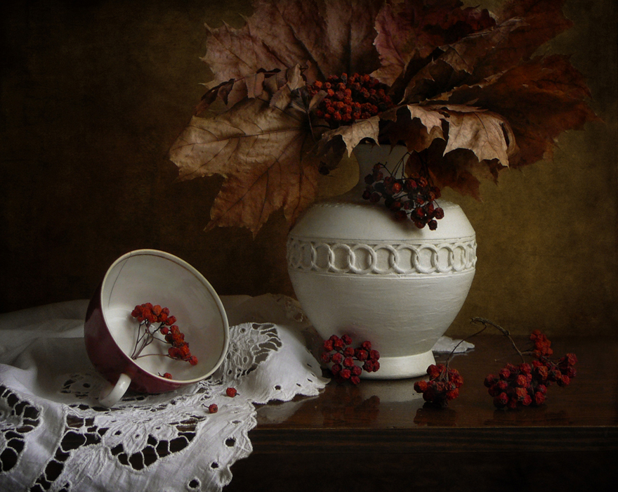 Фото жизнь (light) - LAD_a - корневой каталог - С белой вазой и сухими ягодами рябины