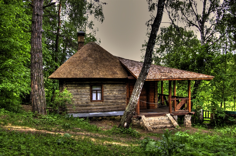 Маленький домик в деревне фото