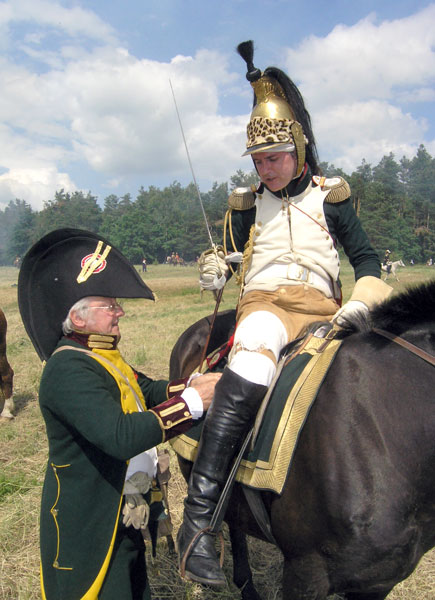 Фото жизнь (light) - Valeriy Makartcev - корневой каталог - Ирланский хирург накладывает бандаж конному драгуну на поле сражения. Французская армия.