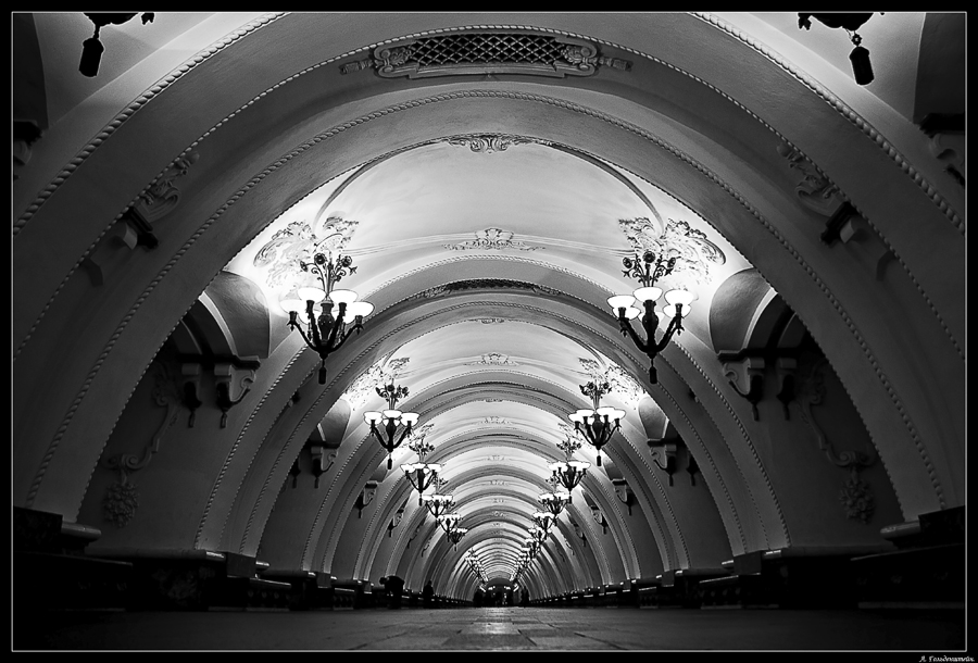 Фото жизнь (light) - А Гольденштейн - Ночное метро. - Трапезная...
