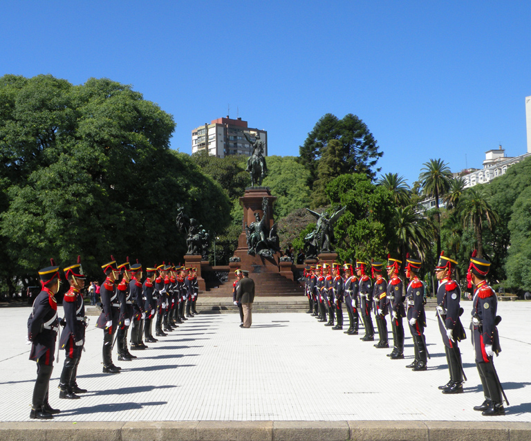 Фото жизнь - Gomer54 - корневой каталог - у монумента генералу Сан Мартин