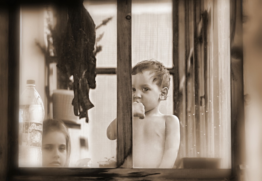 Фото жизнь (light) - avacha - Чёрно-белый - Дети в окне