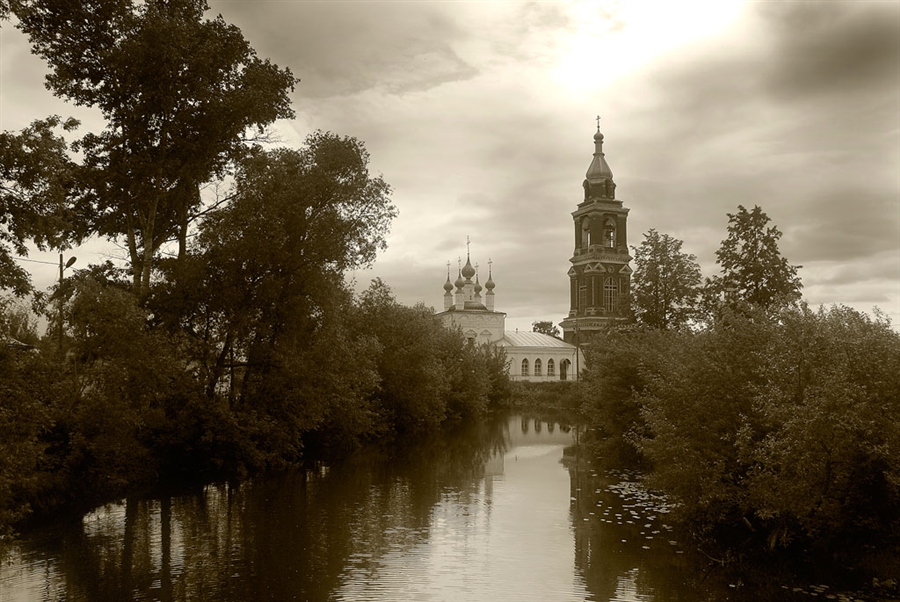храм на реке