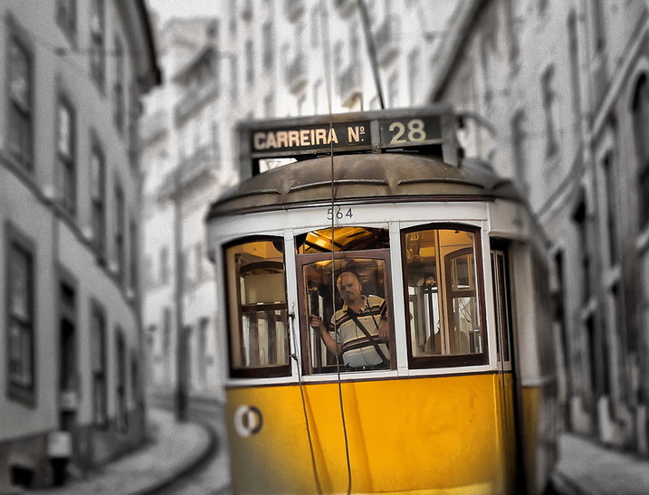 Фото жизнь (light) - FLOP - корневой каталог - Senhor in the yellow tram