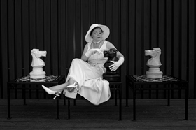 White Chess Queen and Black Chess Knight/ Episode Оne
