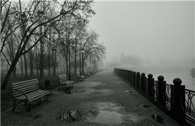    опустевший город