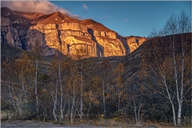 У скал Баксанского ущелья. 