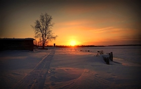 «Зимний пейзаж в лучах заката»