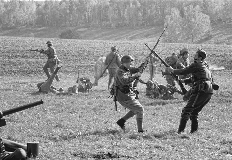 Б бою. Последний бой. Последний бой он трудный самый. Последний бой в Великой Отечественной. Последний бой война.