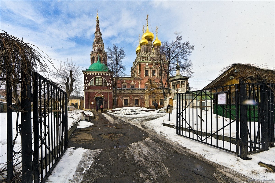 Кадаши сайт. Храм Воскресения Христова в Кадашах. Храм в Кадашах в Москве. Церковь Воскресения в Кадашах в Москве. Церковь Воскресения в Кадашах фото.