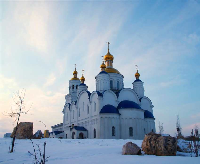 Чебаркуль население. Храм Преображения Господня Чебаркуль. Зима Чебаркуль Церковь. Чебаркуль храм осень. Город Чебаркуль Челябинской области.