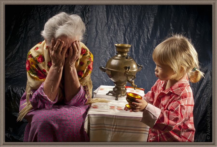 Баня бабушка внучки. Чаепитие у бабушки. Чаепитие внучка с бабушкой. Бабушка и внучка пьют чай. Бабушка с внуком чай.