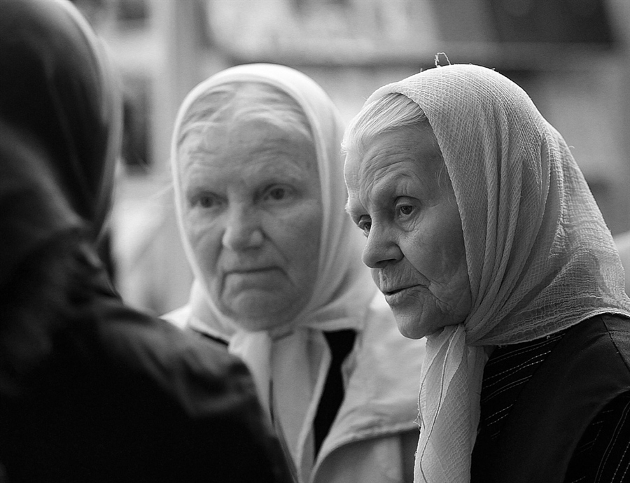 Младшая сестра бабушки. Сестра бабушки. Фото сестра с церкви 60 лет. Картинки сестёр, теть,. Фото бабушки, старшей сестры , тети.