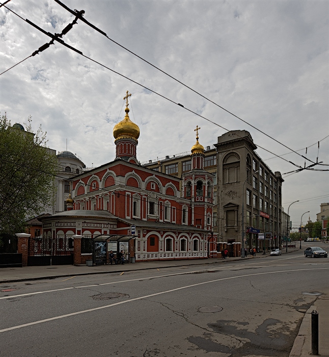 Церковь на кулишках москва. Храм на Кулишках. Церковь на Кулишках Китай город. Церковь всех святых на Кулишках в Москве. Всесвятская Церковь на Кулишках Москва.