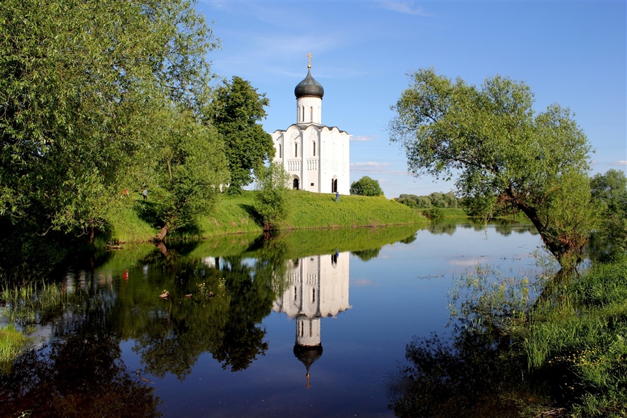 Храм на Нерли утро Весна