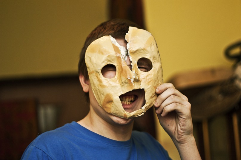 Какую маску откроют сегодня в шоу маска. Снимая маску. Снятые маски. Съемка в маске.
