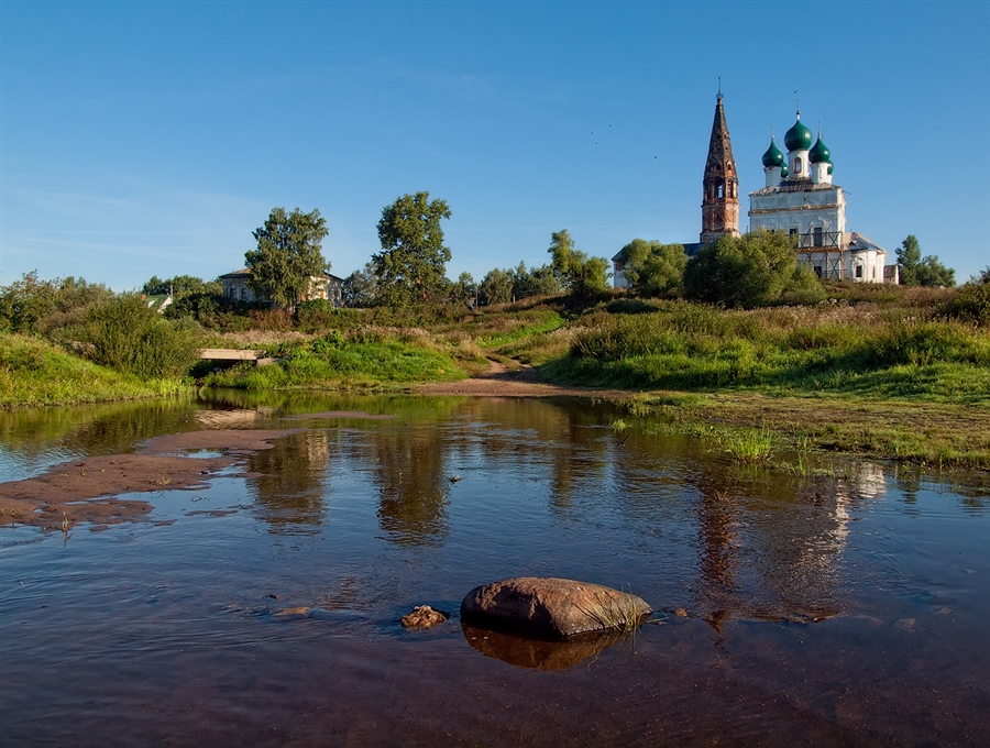 Середина реки. Середина речки. Осенево Ярославская область гуси. Район города с рекой посередине.