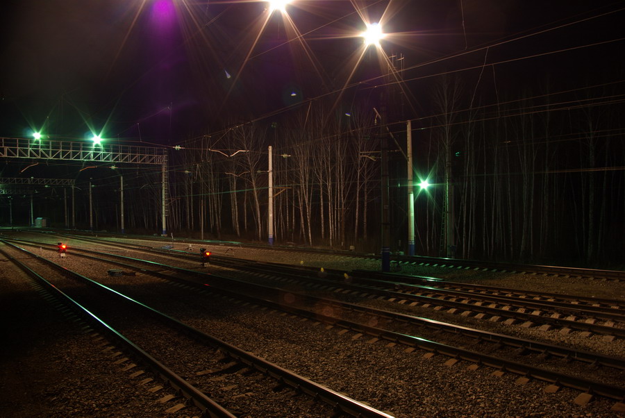 Покажи картинки станции лайт. Станция Охочевка. Станция Елец ночью. Ночной вокзал. Ночная станция.