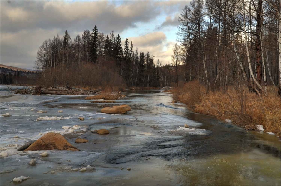 Замерзающая река