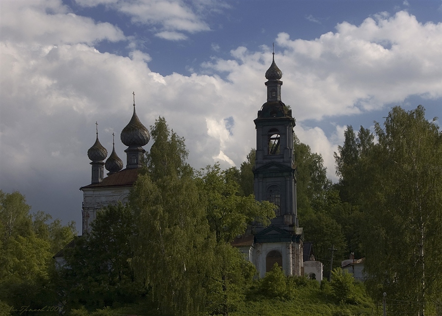 Троицкая и Введенская церкви в Плесе