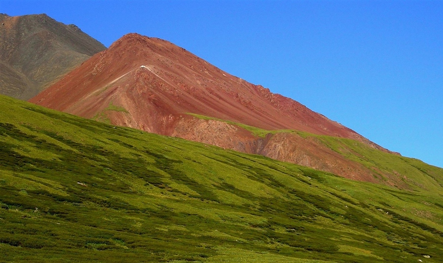 Красное гори. Кукморские красные горы. Красные горы в России. Красные горы Владивосток.